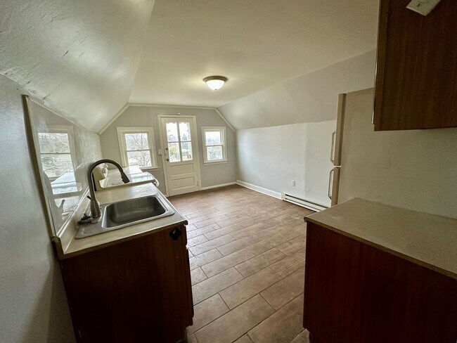 Building Photo - 25A Fairfield Ave