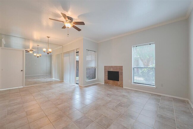 Building Photo - 2025 Augusta Dr