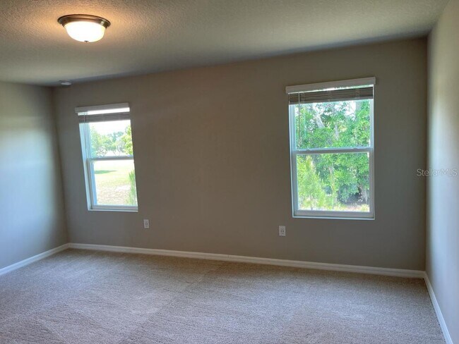 Building Photo - 975 Robin Holly St