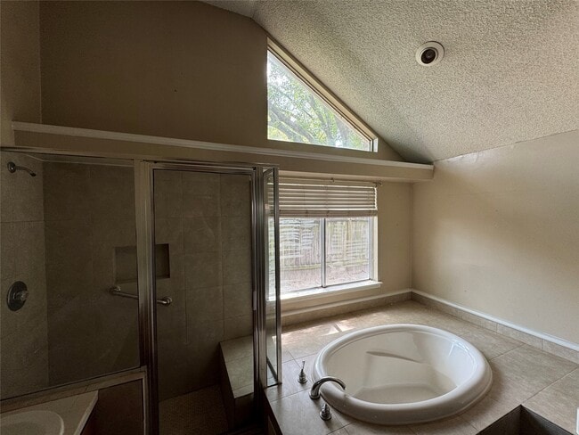 Building Photo - 1511 Ridgebriar Dr