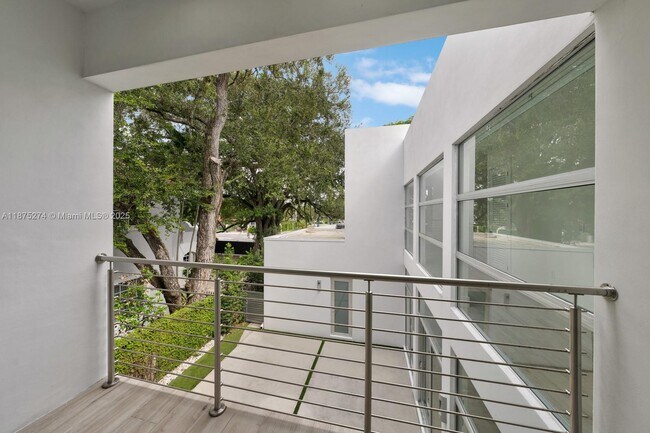 Building Photo - 5720 SW 24th St