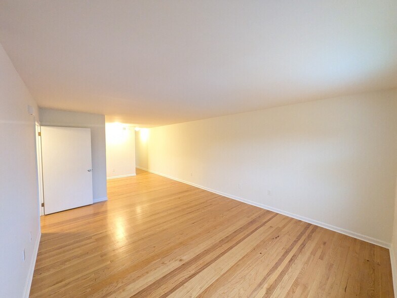Building Photo - 12 Apel Ave