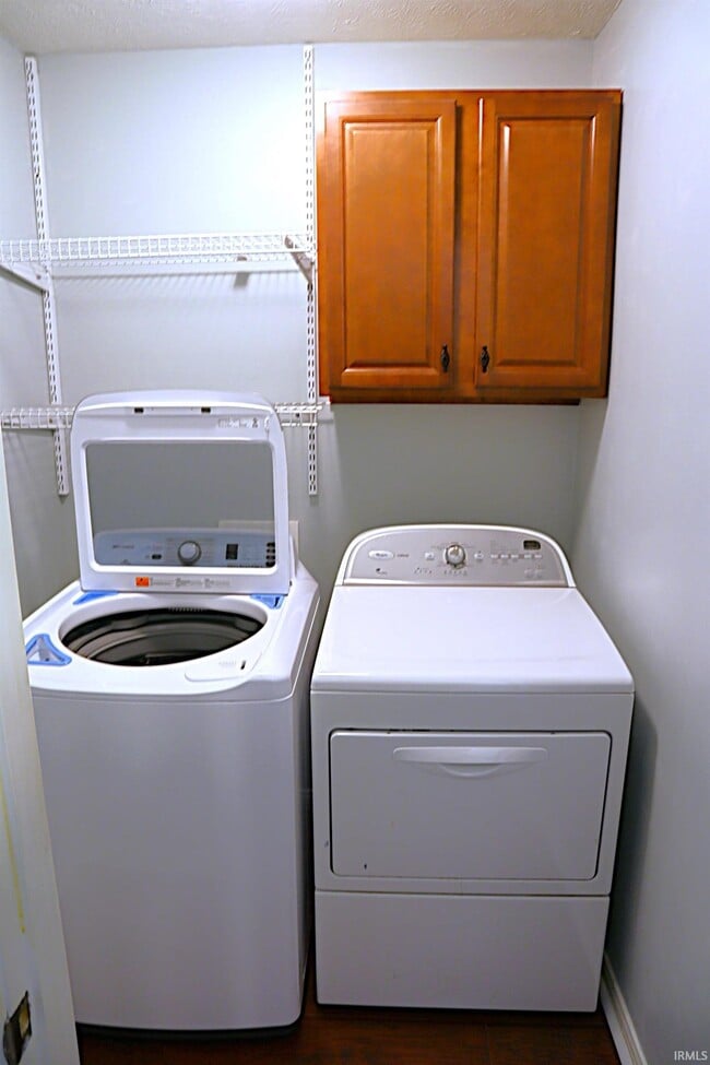 Building Photo - 3900 Bronson Ln