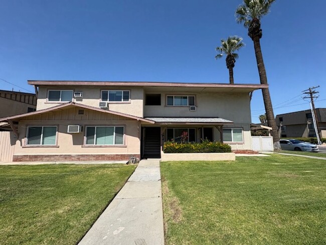 Primary Photo - La Mar 4-Plex (25280) (DD)