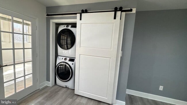 Building Photo - 7631 Beach Dr