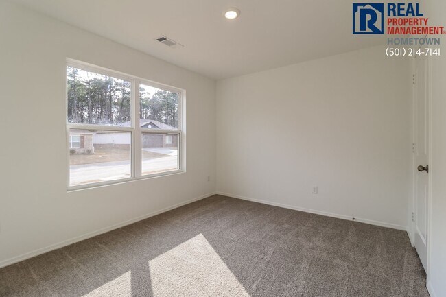 Building Photo - 1495 Meadows Dr