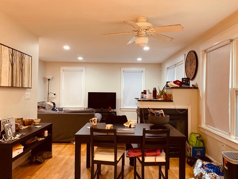 Building Photo - 27 Iroquois St