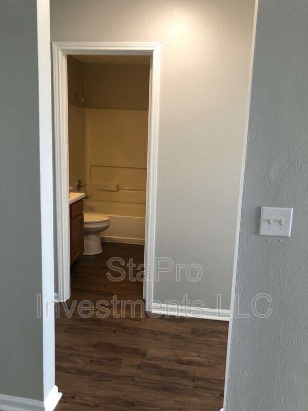 Building Photo - 114 Village St