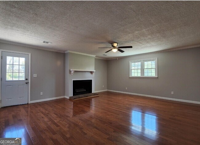 Building Photo - 2602 Lake Harbin Rd