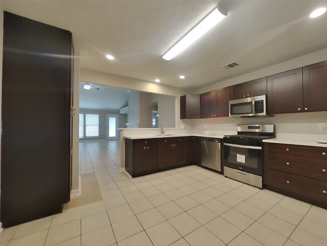 Building Photo - 5603 Rivertree Ln