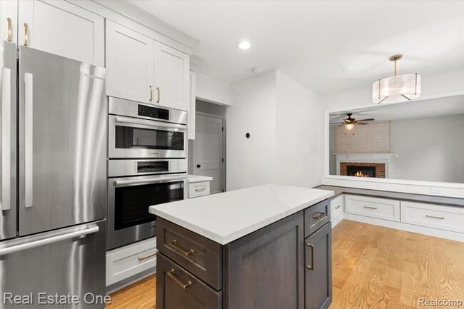 Building Photo - 1568 Grandview Dr