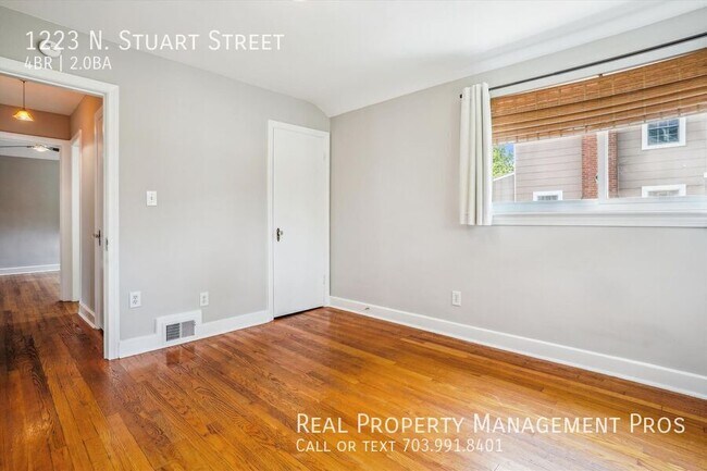 Building Photo - 1223 N Stuart St