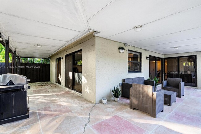 Building Photo - 10853 SW 132nd Cir Ct