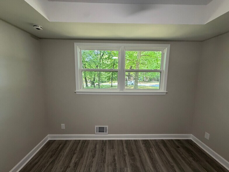 Building Photo - Room in House on Heritage Hills Cir