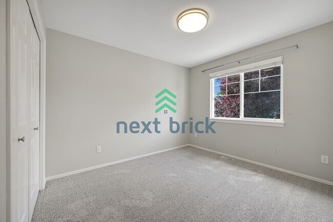 Building Photo - "Charming Sammamish Retreat: 3-Bedroom Home with 2.5 Baths & 1,710 Sq Ft of Comfort"