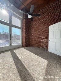 Building Photo - 202 W 5th St