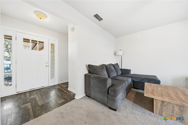 Building Photo - 610 Creek St