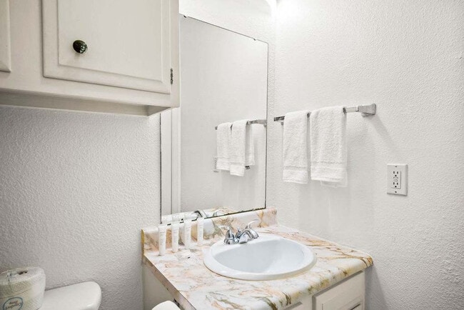 Building Photo - 2025 Eleventh Street-SI FL1-ID1023252P