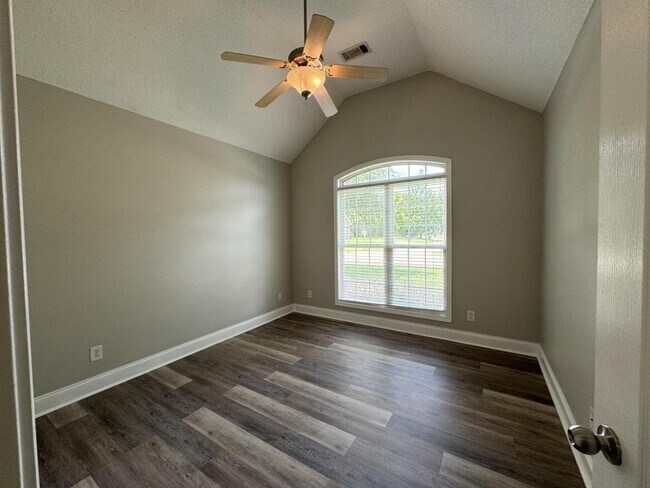 Building Photo - 204 Mahan Dr