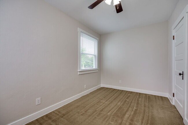 Building Photo - 2634 Wayland Ave