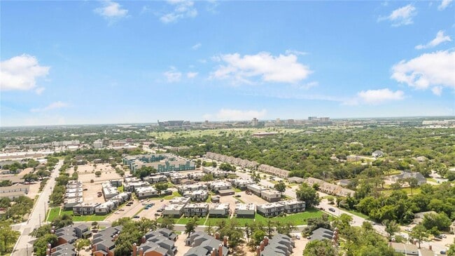 Building Photo - 1500 Olympia Way