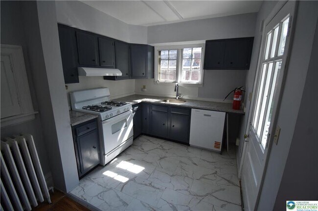 Building Photo - 700 Hamilton St