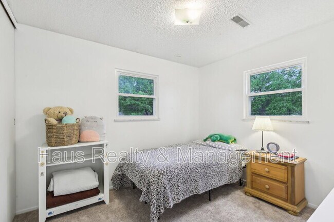 Building Photo - 144 Airport Rd