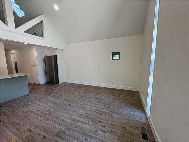 Building Photo - 1111 S Ray Ave