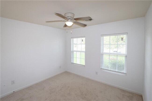 Building Photo - 31 Southfork Dr