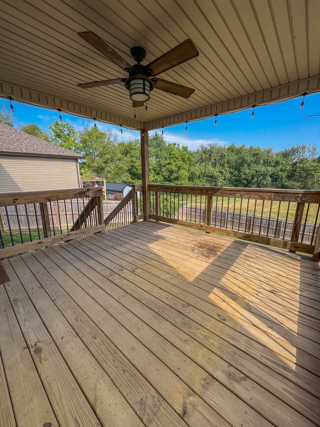 Building Photo - Must See-Stunning 5-Bedroom Home in 37043!!
