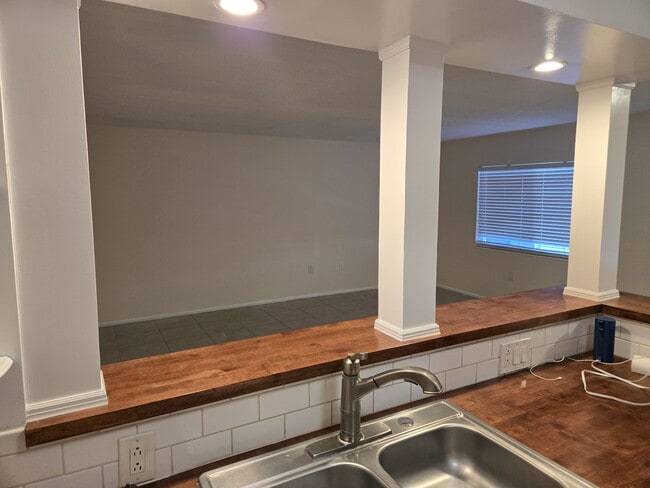 Building Photo - 379 79th Ave NE