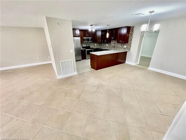 Building Photo - 1409 Palm Way