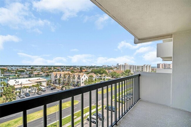 Building Photo - 400 Island Way