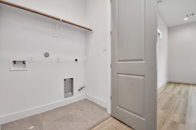 Building Photo - 2313 Eagle St