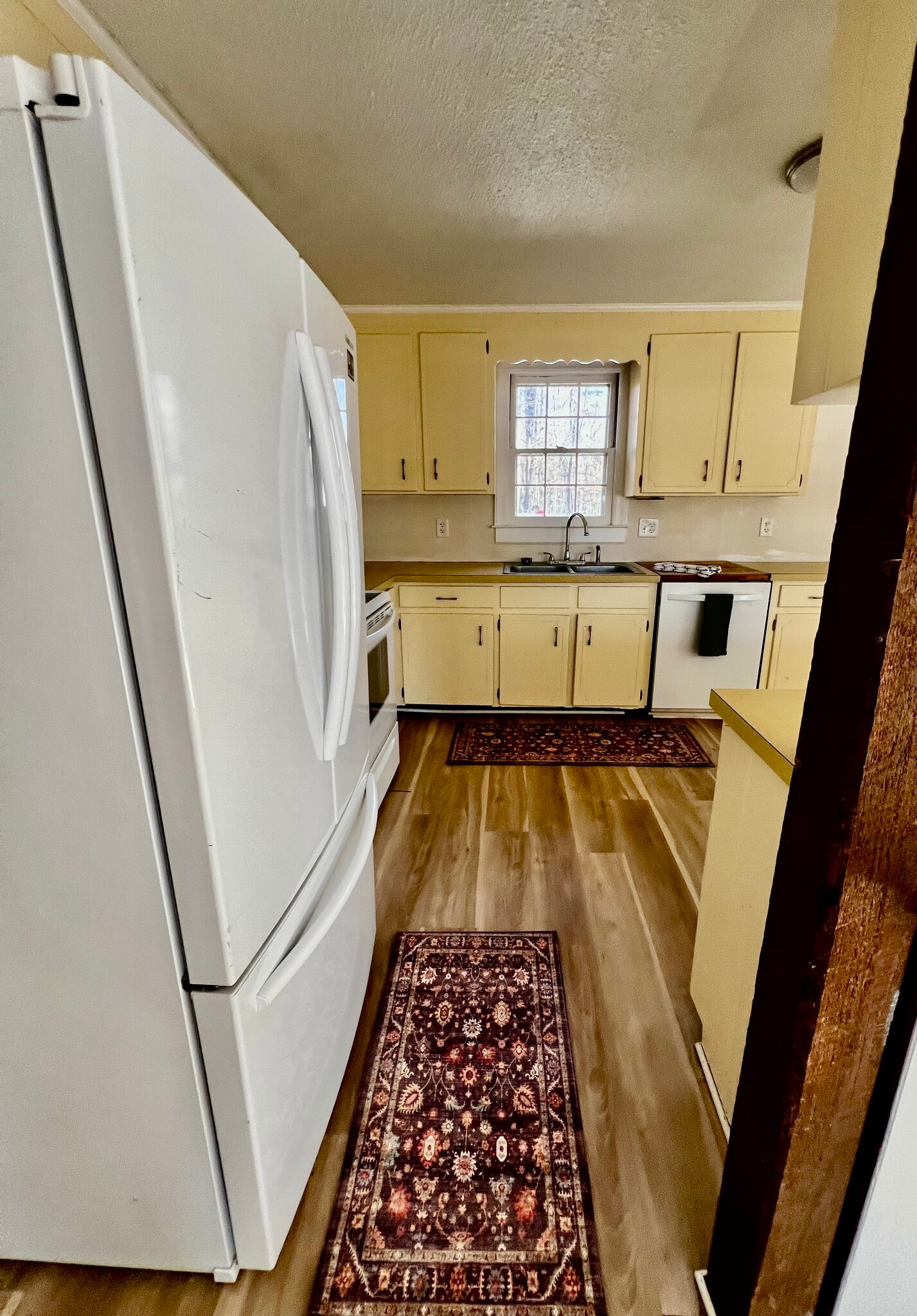 Country kitchen - 2212 Old Kearney Rd