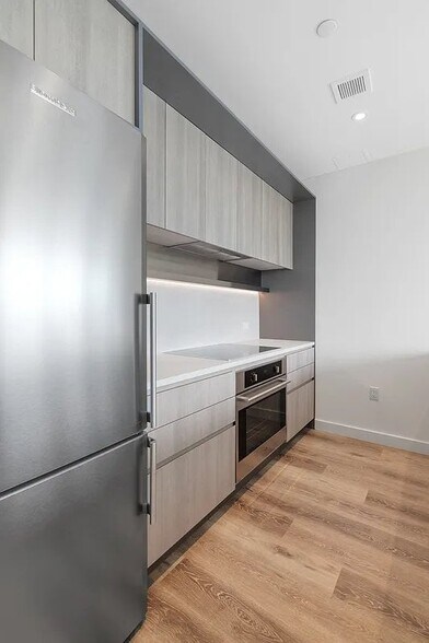 Building Photo - 171 Chrystie St
