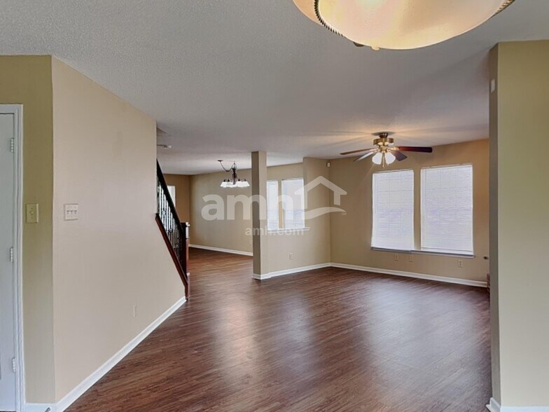 Building Photo - 1619 Howell Dr