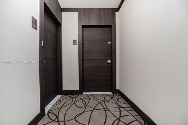 Building Photo - 20515 E Country Club Dr