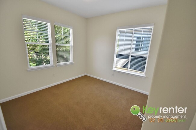 Building Photo - Beautiful 4 Bedroom Windemere Home on Corner Lot