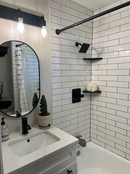 Building Photo - 251 S Quitman St