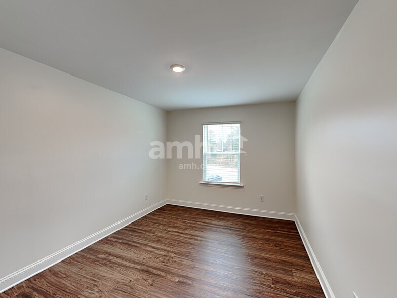 Building Photo - 3220 Oakfields Rd