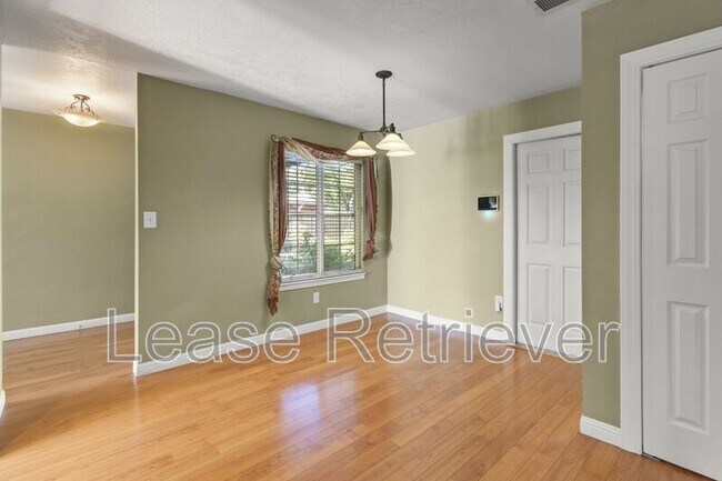 Building Photo - 1244 Royal Oaks Dr