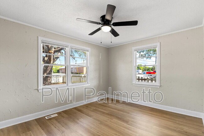 Building Photo - 1611 Holland St