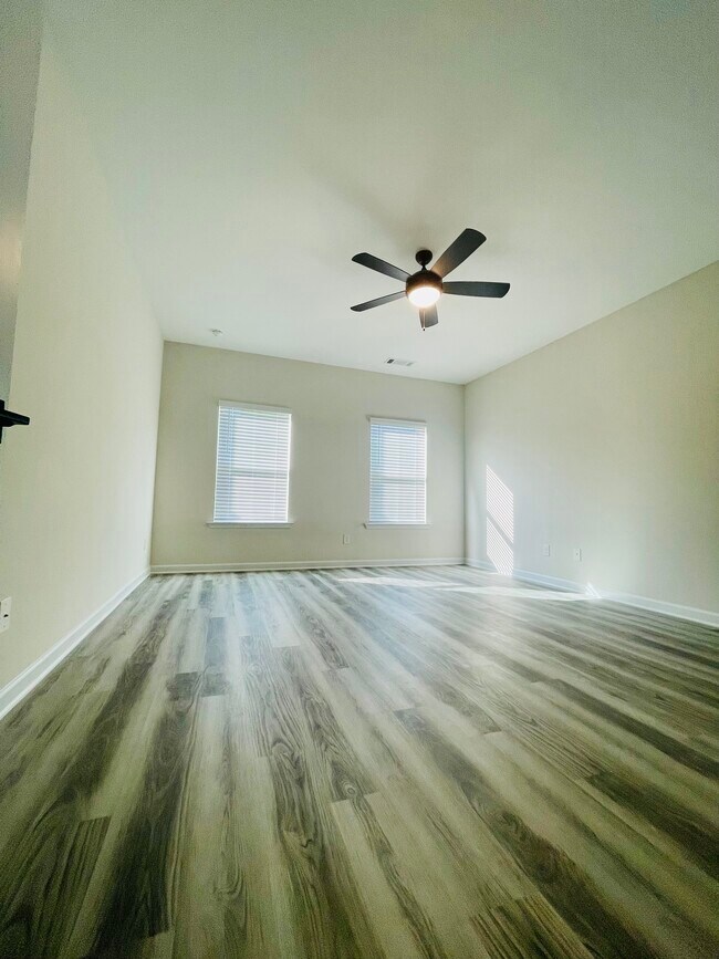 Building Photo - 3924 Saddle Bag Ct