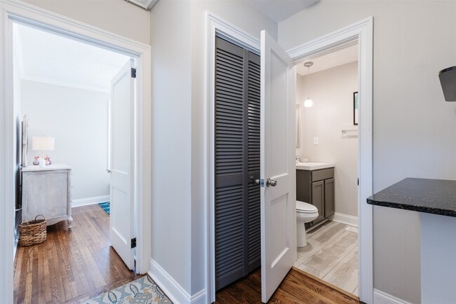 Building Photo - 9 Brookview Cir