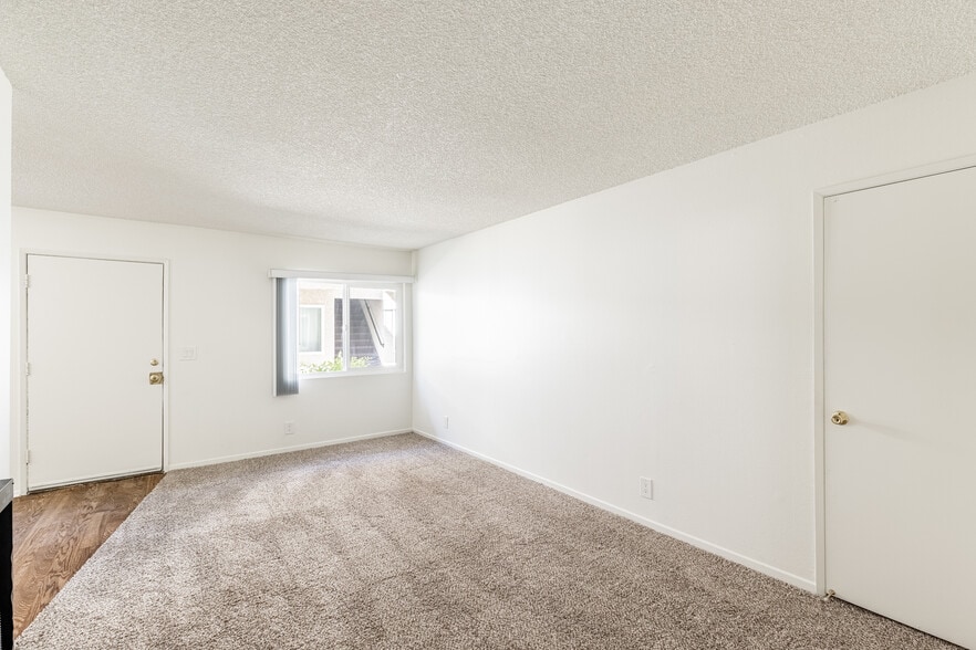 Building Photo - Parkwood Apartments