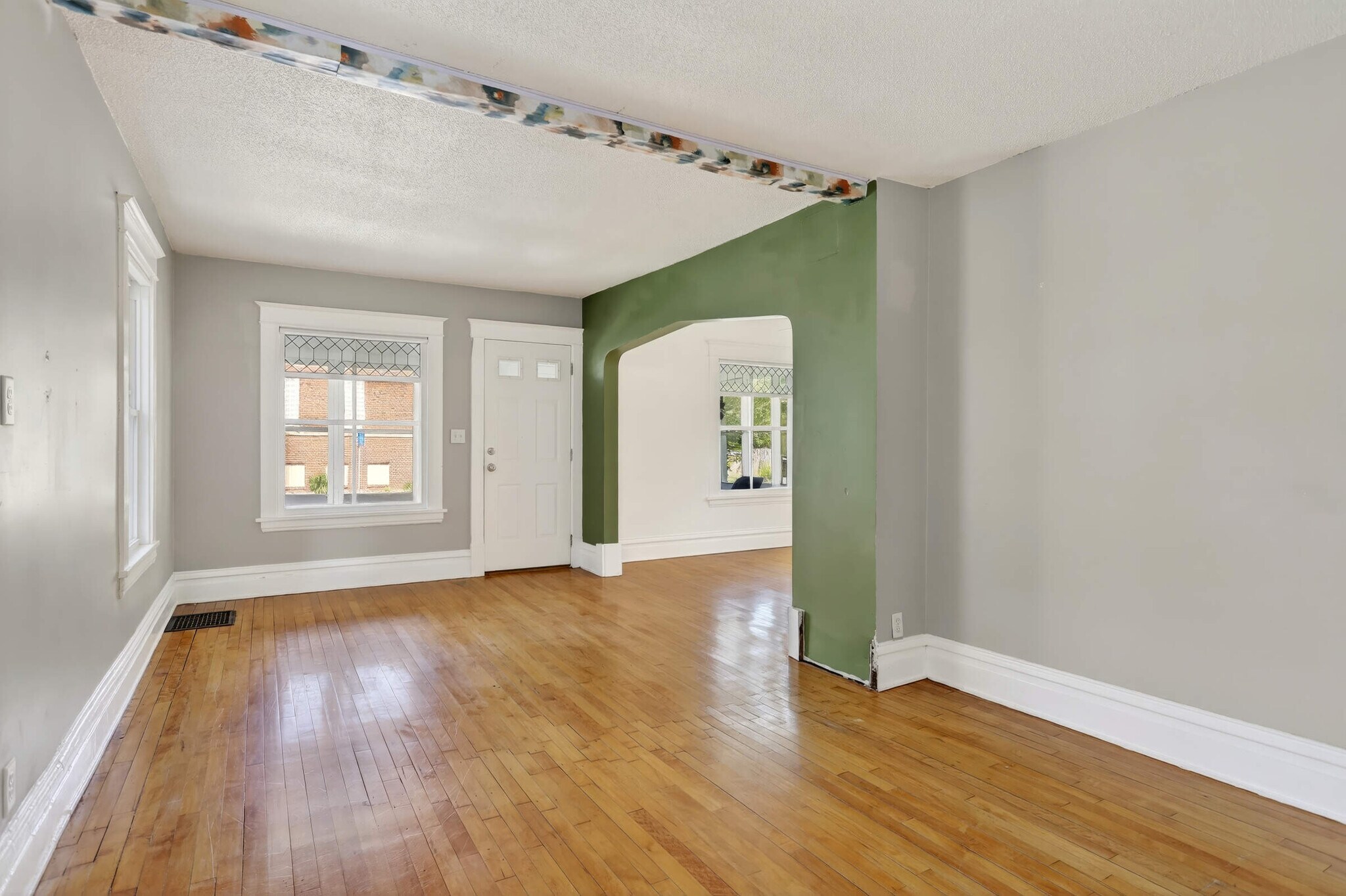 Building Photo - 2611 E 38th St