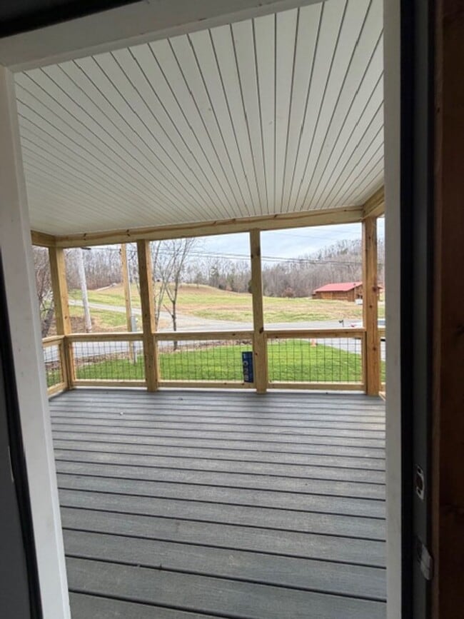 Building Photo - Walland 37886 - Fully remodeled 3 bedroom, 2 bath home located in the foothills of the Smoky Moun...