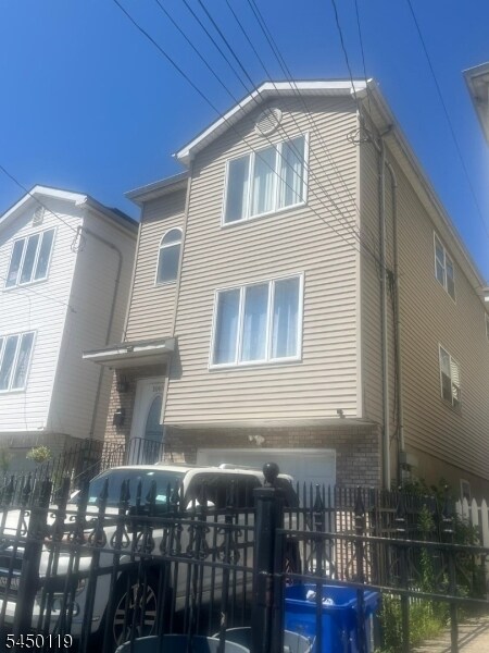 Building Photo - 1089 Magnolia Ave