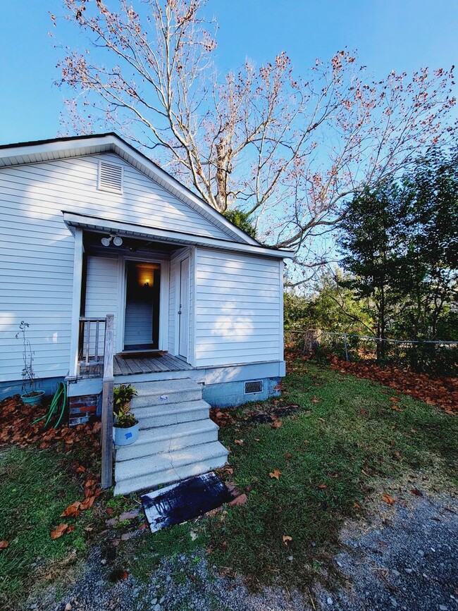 Building Photo - WRIGHTSVILLE AVE - Charming Cottage Style ...